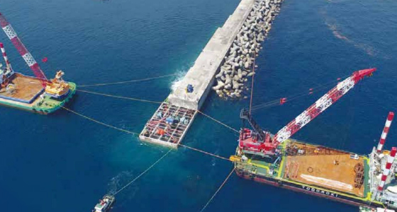 防波堤の延伸事業