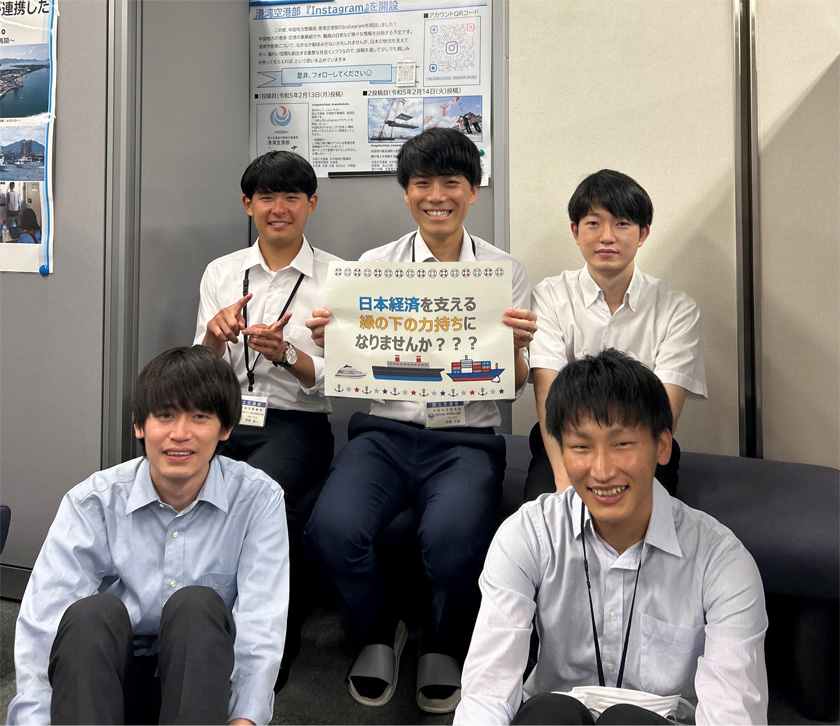 浚渫船にて浚渫状況確認