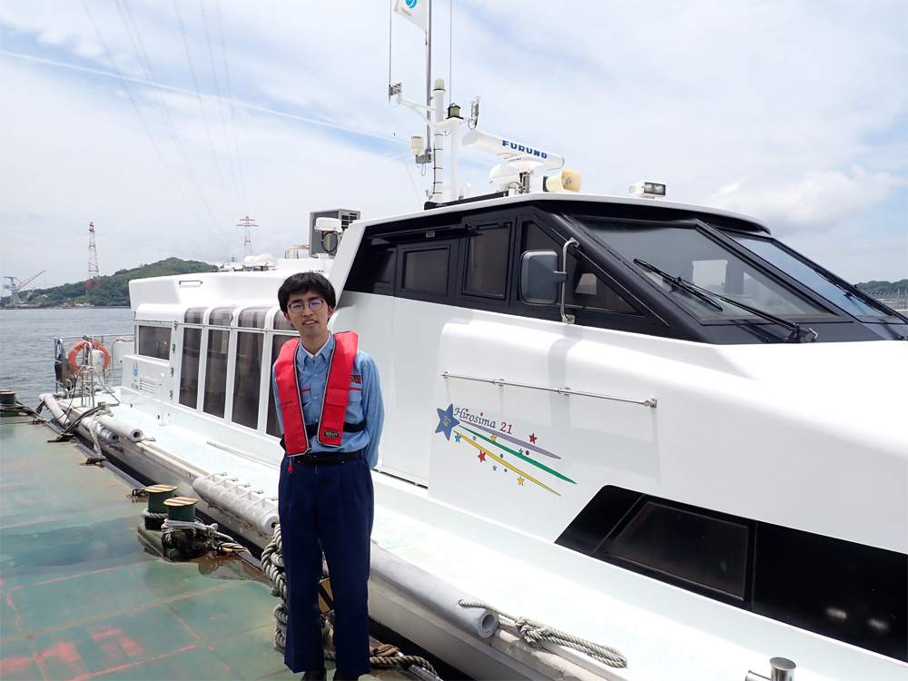 港湾業務艇“りゅうせい”の前より